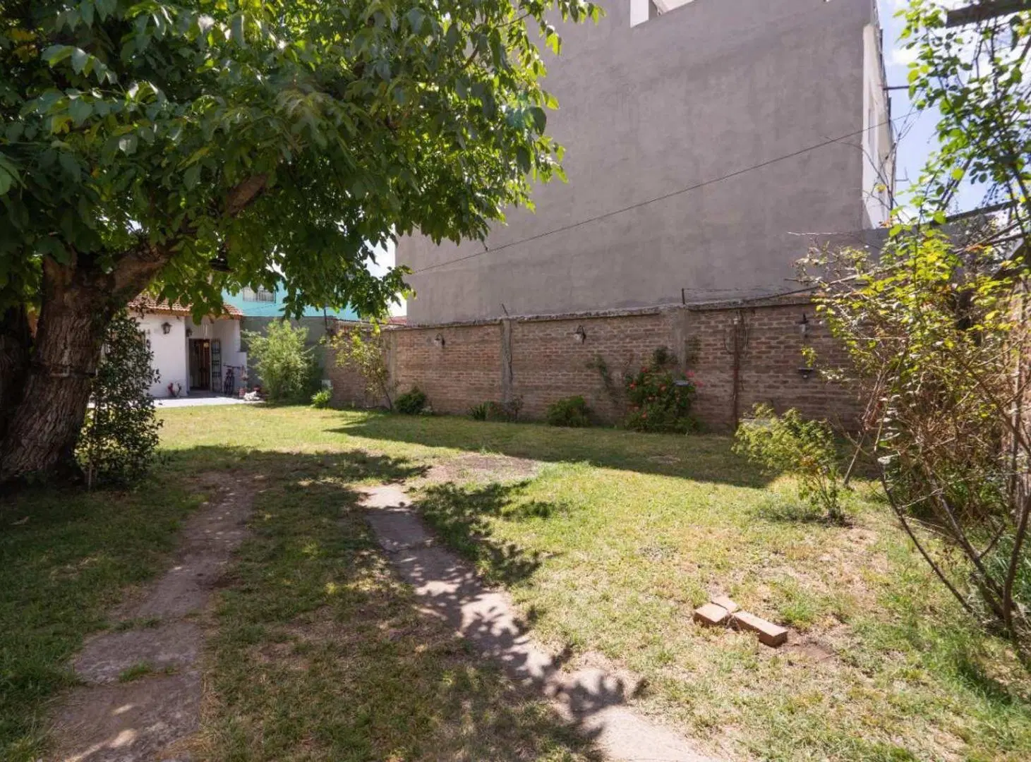 VTA CASA 3 AMB EN MORENO CON PARQUE Y PILETA 2