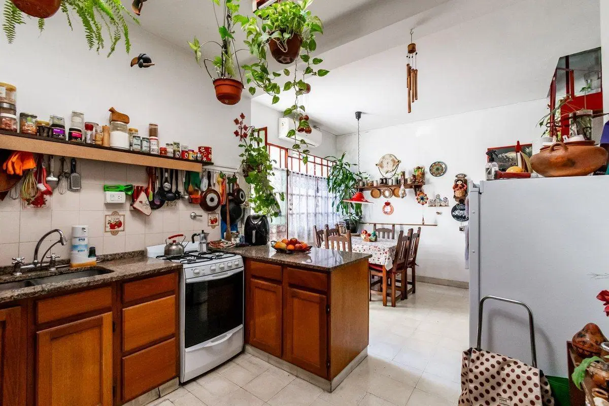 VENTA CASA 4 AMB C/COCHERA/QUINCHO/TERRAZA FLORES 2