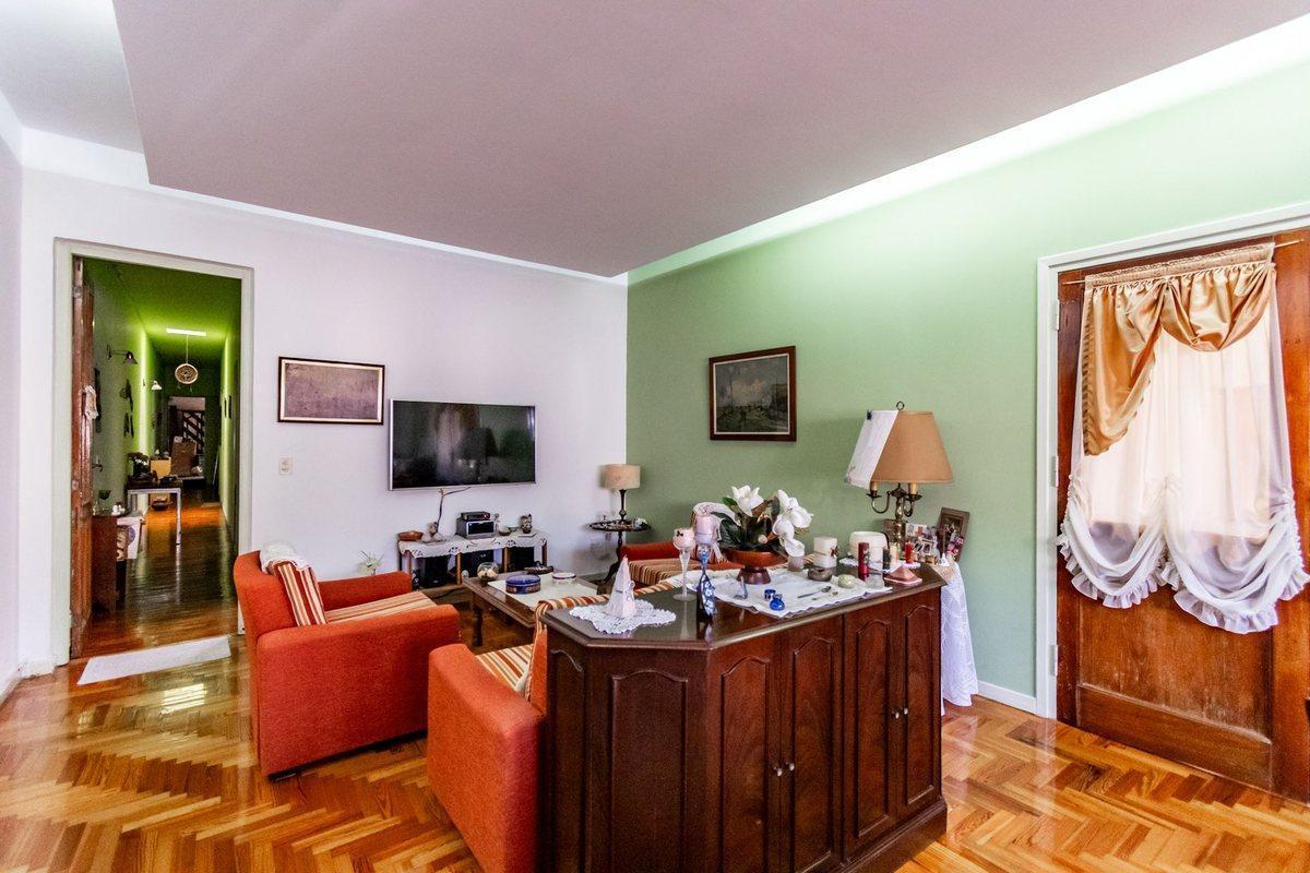 VENTA CASA 4 AMB C/COCHERA/QUINCHO/TERRAZA FLORES