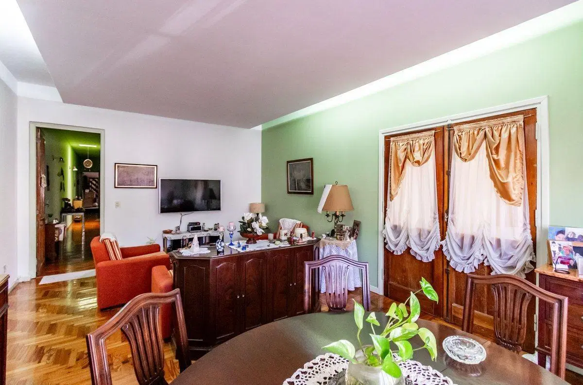 VENTA CASA 4 AMB C/COCHERA/QUINCHO/TERRAZA FLORES 5