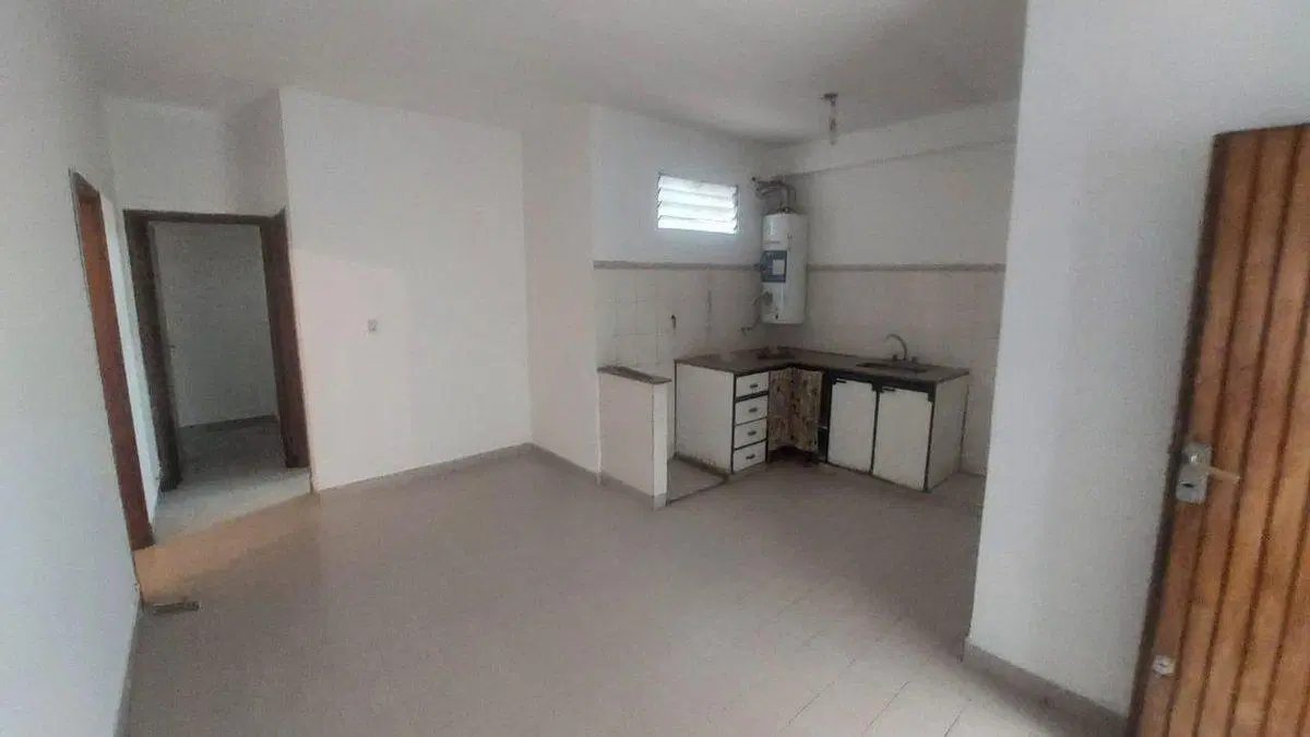 Vta en block Casa 3 amb+2 locales Morón a reciclar 4
