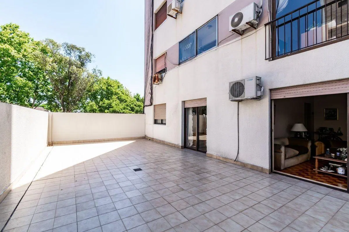 VENTA DEPARTAMENTO 4 AMB CON PATIO EN  VTE LOPEZ 5