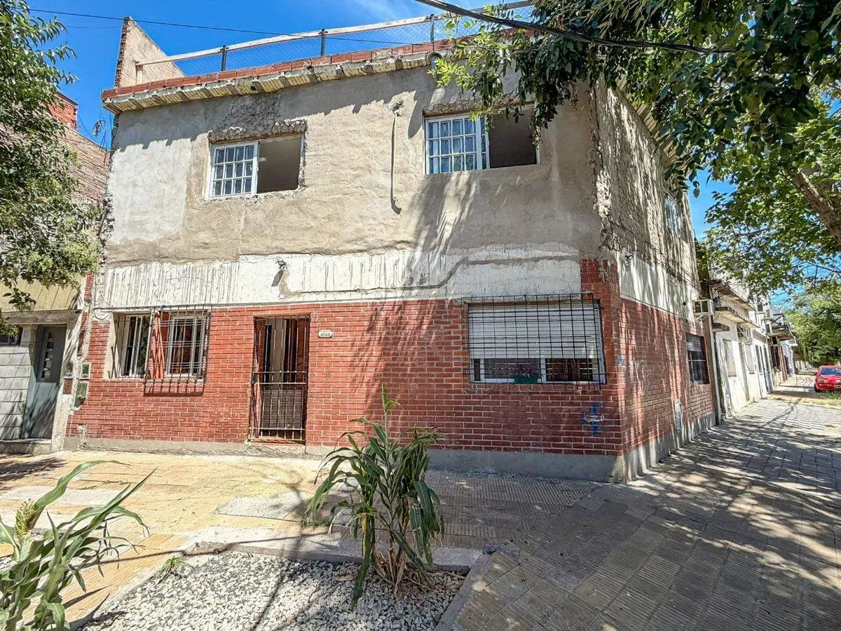 VENTA CASA DOBLE PLANTA CASEROS 2