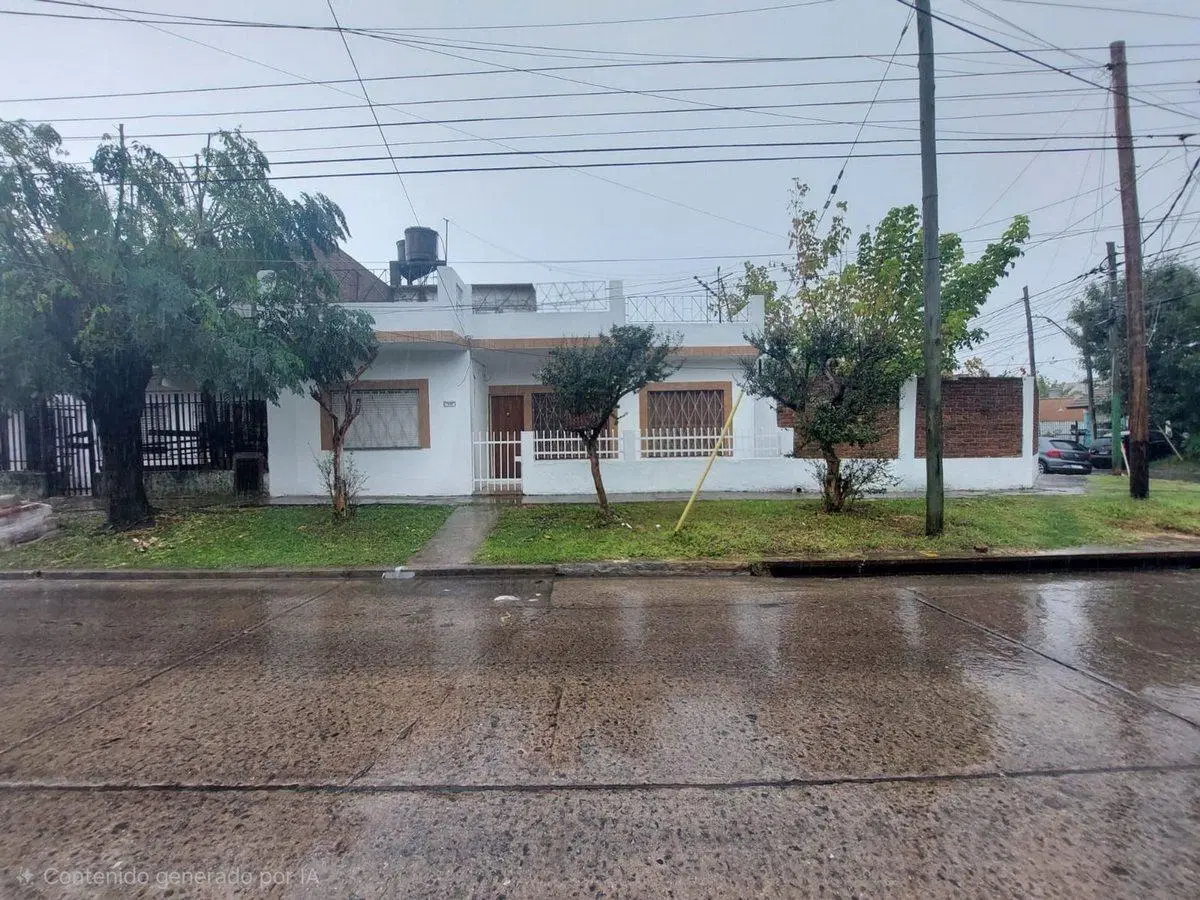 VENTA CASA 5 AMB EN HURLINGHAM C/ JARDIN Y COCHERA 2