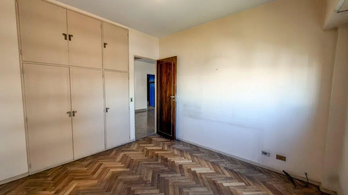 VENTA DPTO 3 AMB BALCON Y COCHERA - FLORES 3