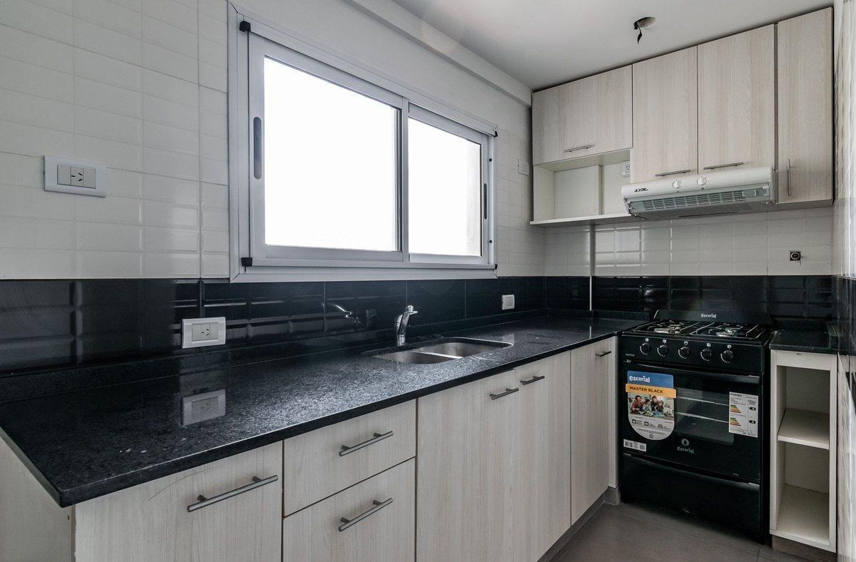 Foto de VENTA DEPTO 3 AMB CON BALCÓN SANTOS LUGARES, imagen 5