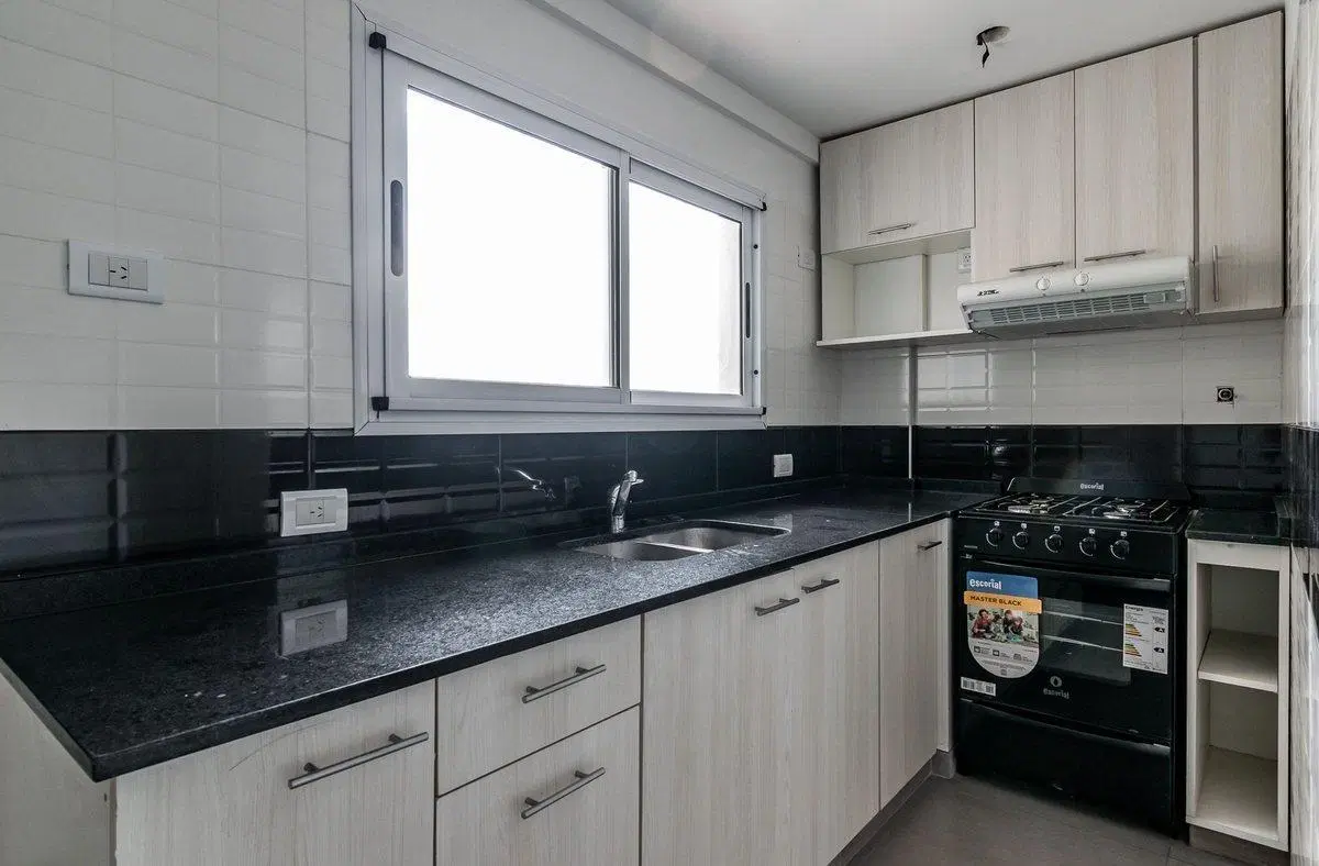 VENTA DEPTO 3 AMB CON BALCÓN SANTOS LUGARES 5