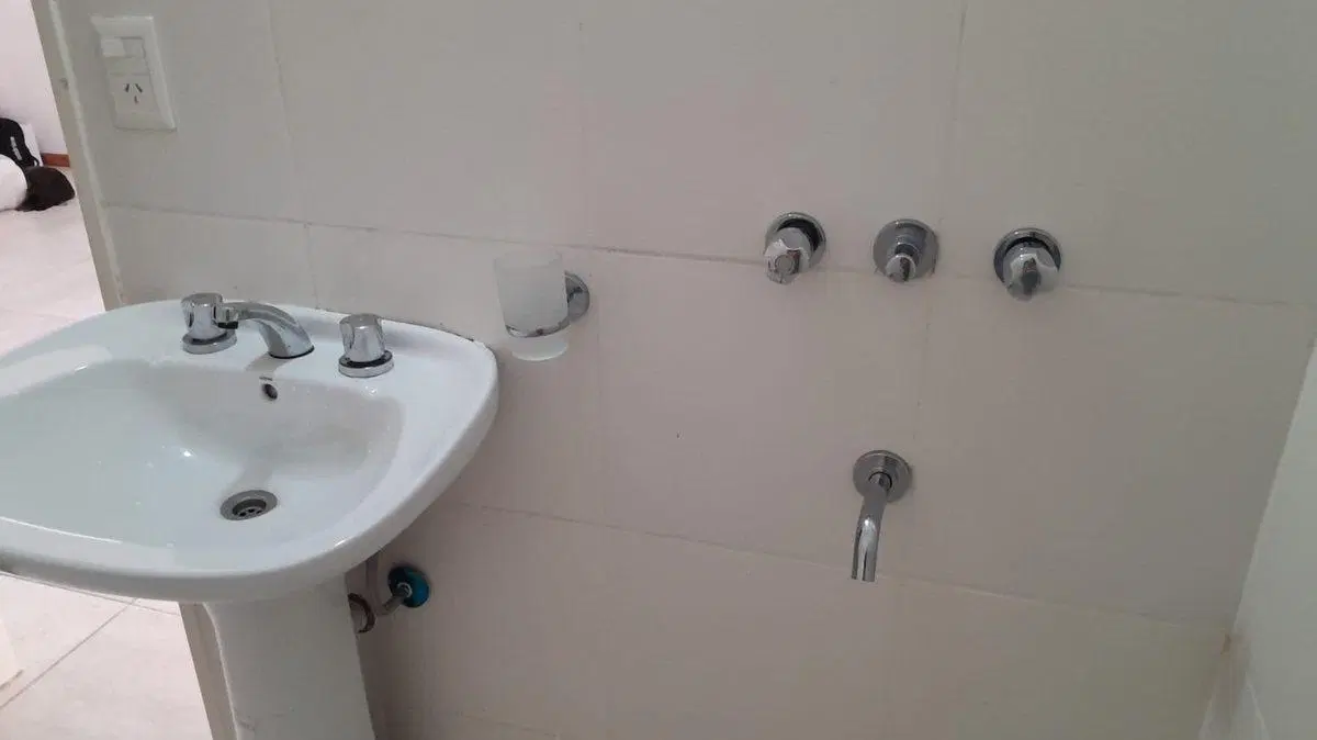 VENTA MONOAMBIENTE FRENTE + 5 COCHERAS SAENZ PEÑA 3