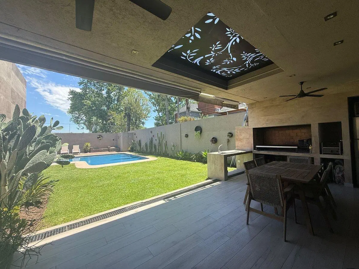 VENTA CASA 5 AMBIENTES EN MARTINEZ CON COCHERA 3
