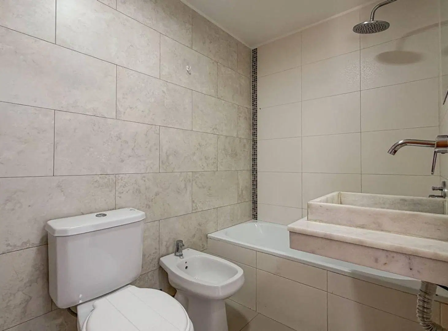 Venta depto 2mb balcoón con cochera Monte Castro 5