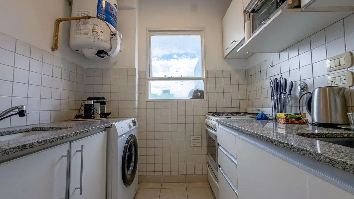 Venta Dpto 2 Ambientes con balcón en Caseros 5