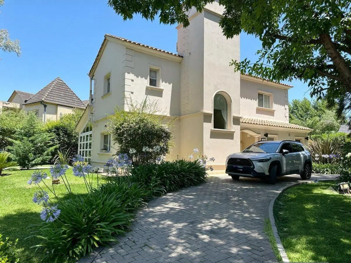 Venta casa 5 amb con pileta en El Lauquen 3