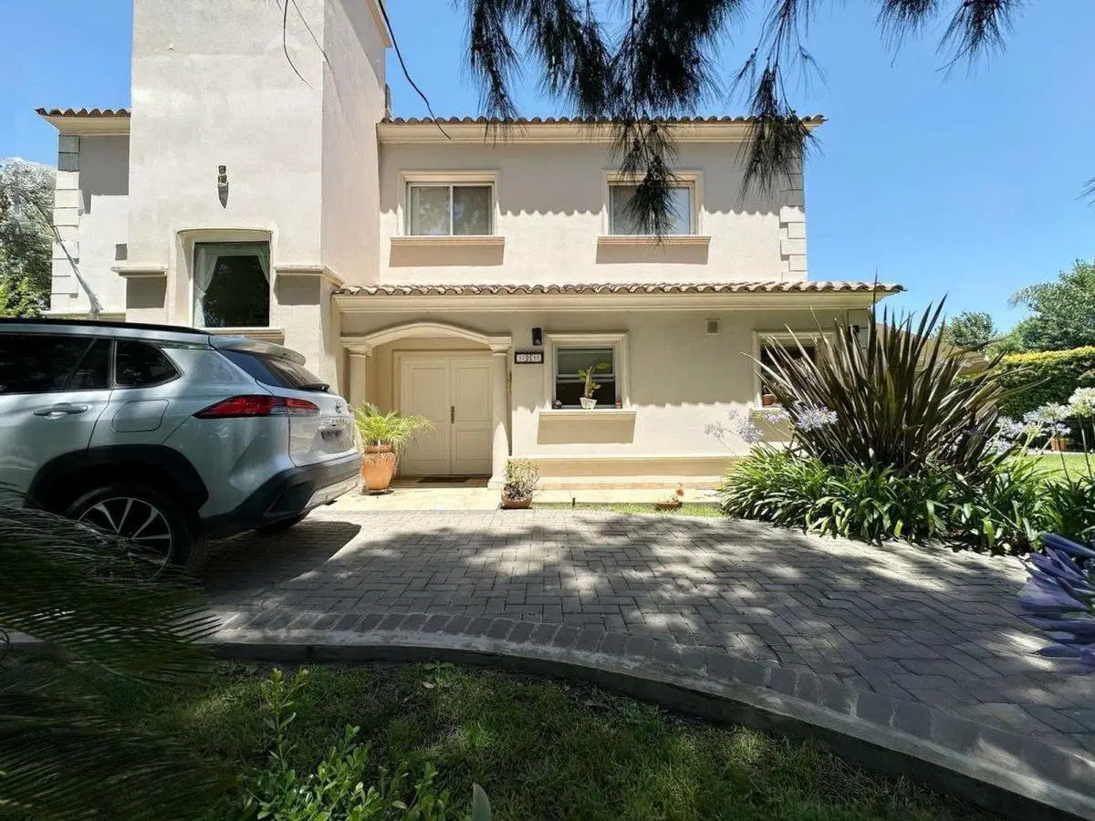 Venta casa 5 amb con pileta en El Lauquen 4
