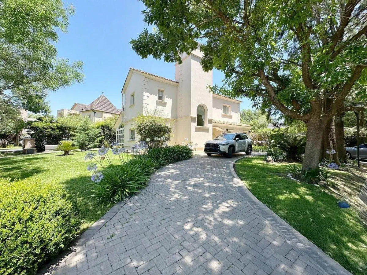 Venta casa 5 amb con pileta en El Lauquen 5