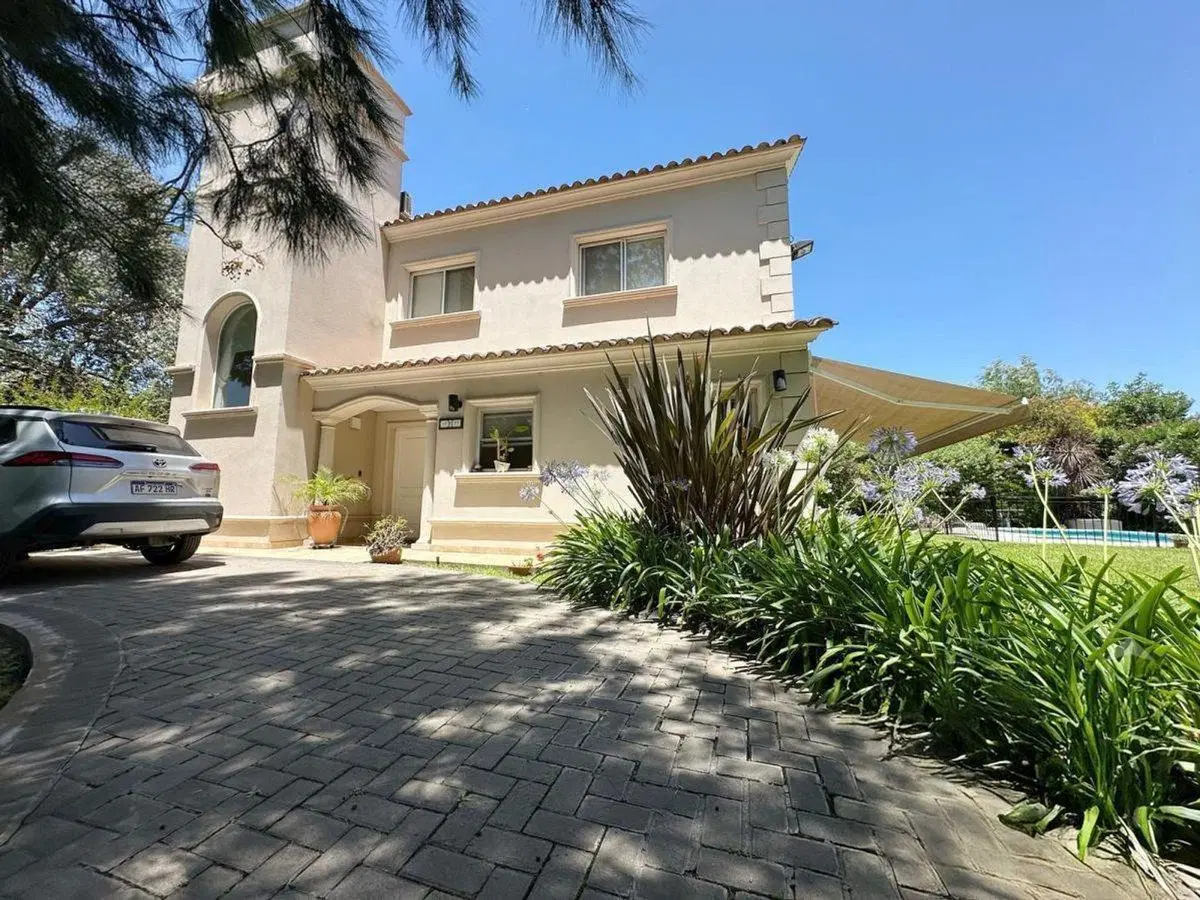 Venta casa 5 amb con pileta en El Lauquen 2