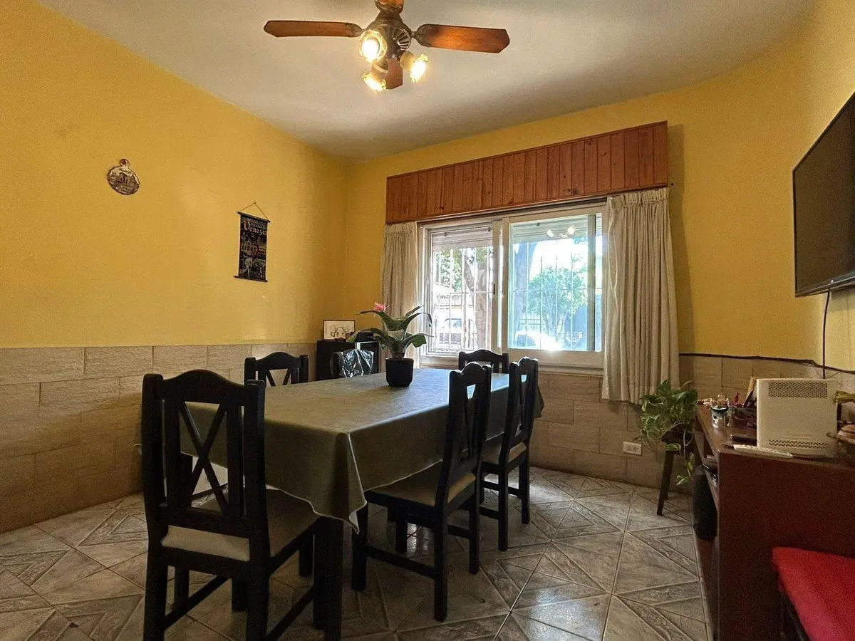 Casa de 4 ambientes con cochera en Saenz Peña 4