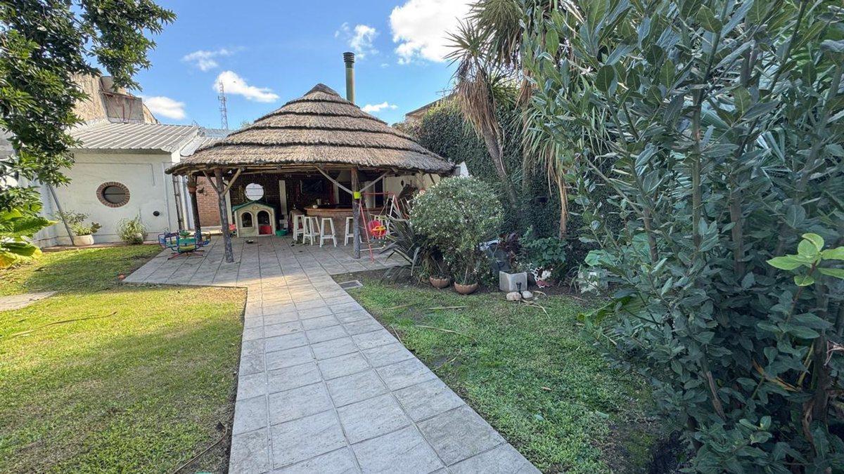 CASA EN VENTA MULTIFAMILIAR CON QUINCHO EN MORON