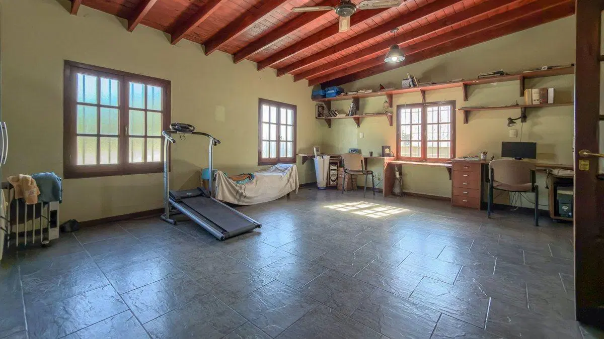 VTA CASA 6 AMB FONDO PILETA Villa Sarmiento 3