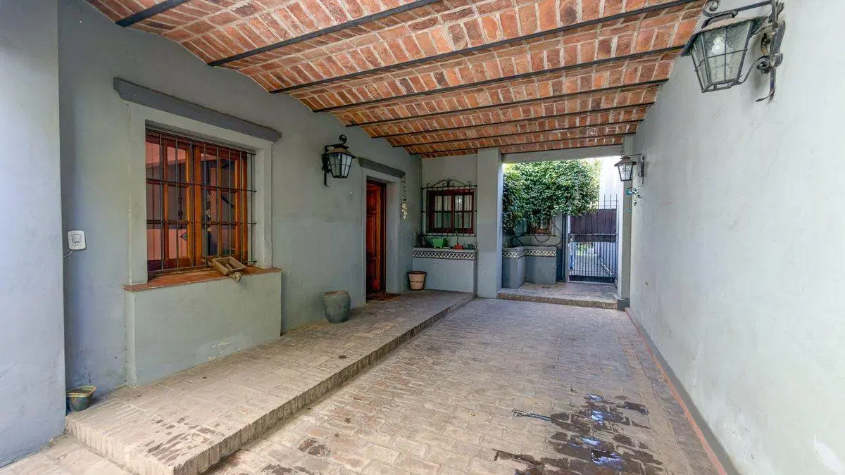 VTA CASA 6 AMB FONDO PILETA Villa Sarmiento 5