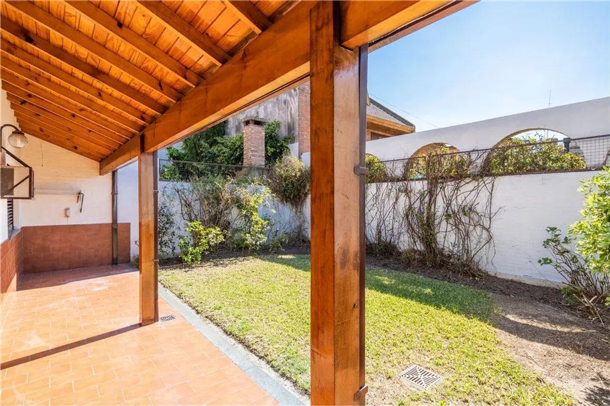 CASA 4 amb,Cochera Jardín Excelente Estado 3