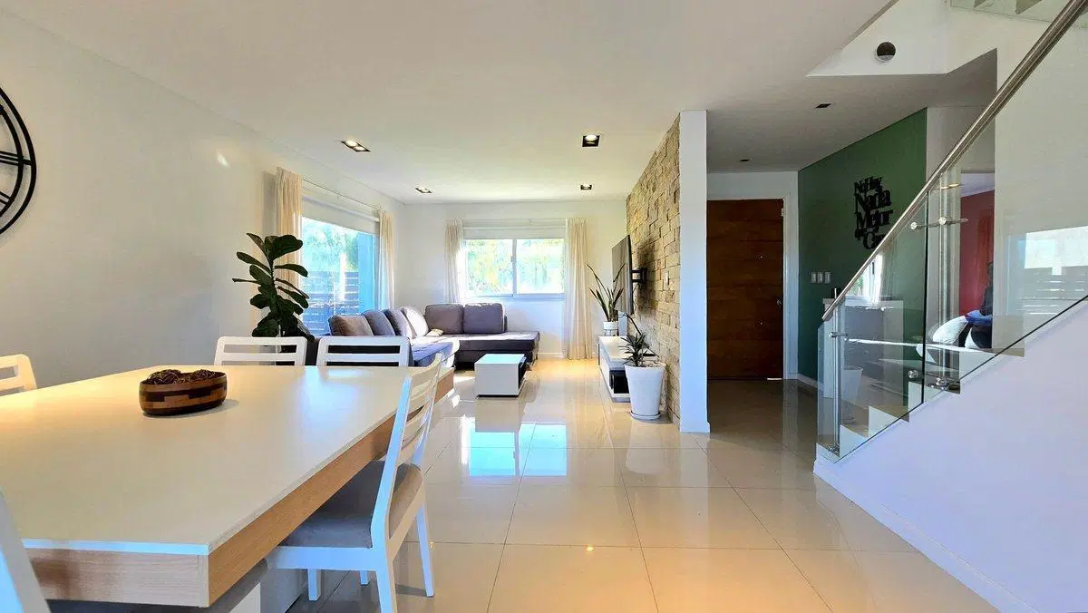 VENTA CASA 5 AMB PISCINA SAN RAMIRO PILAR DEL ESTE 3
