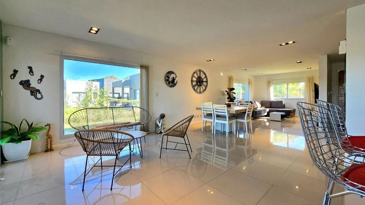 VENTA CASA 5 AMB PISCINA SAN RAMIRO PILAR DEL ESTE 4