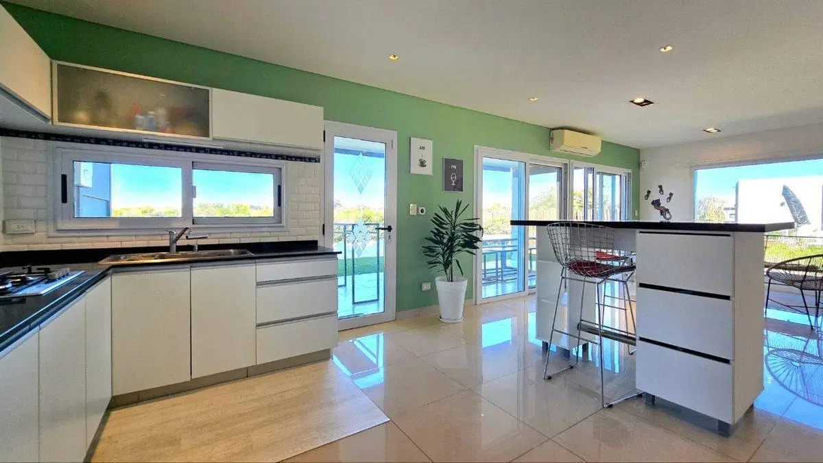 VENTA CASA 5 AMB PISCINA SAN RAMIRO PILAR DEL ESTE 2