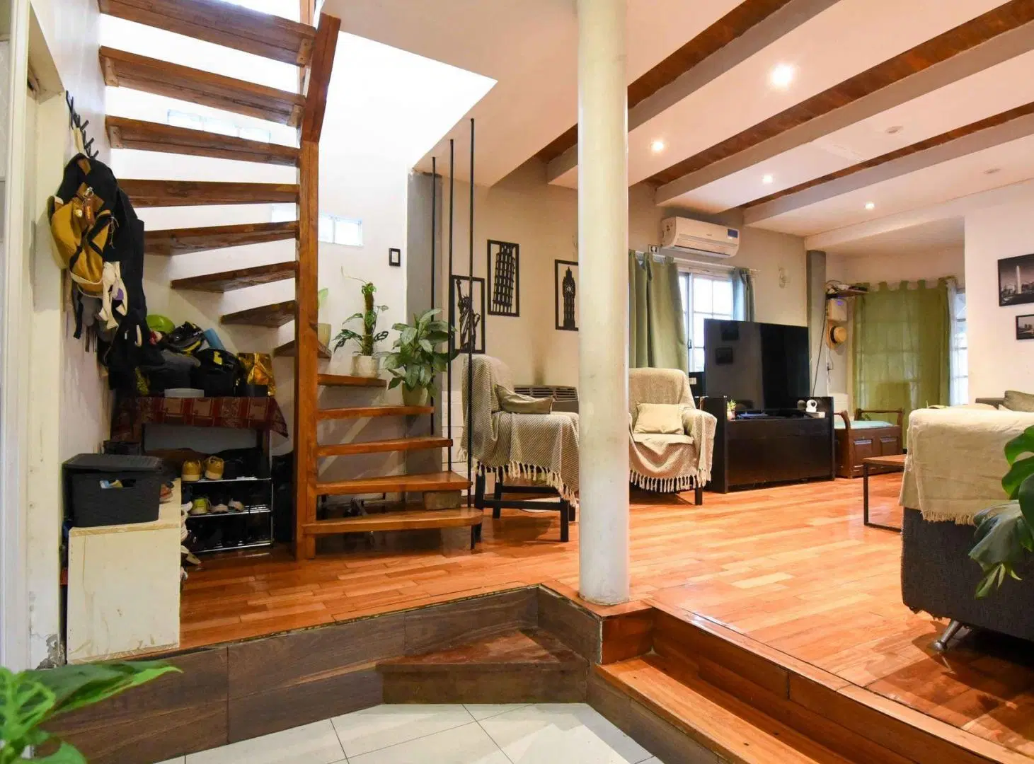 Venta casa 5 amb cochera jardín pileta Caseros 2