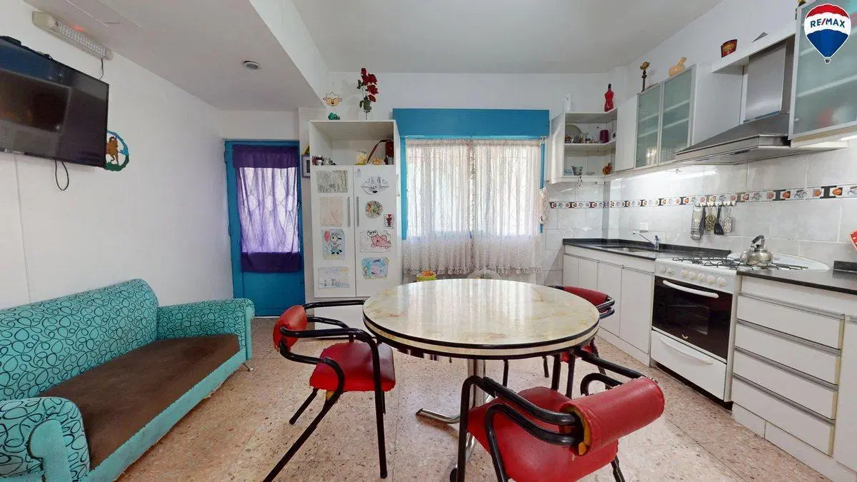 VENTA CASA 3 AMB CON COCHERA CASEROS APTO CREDITO 5
