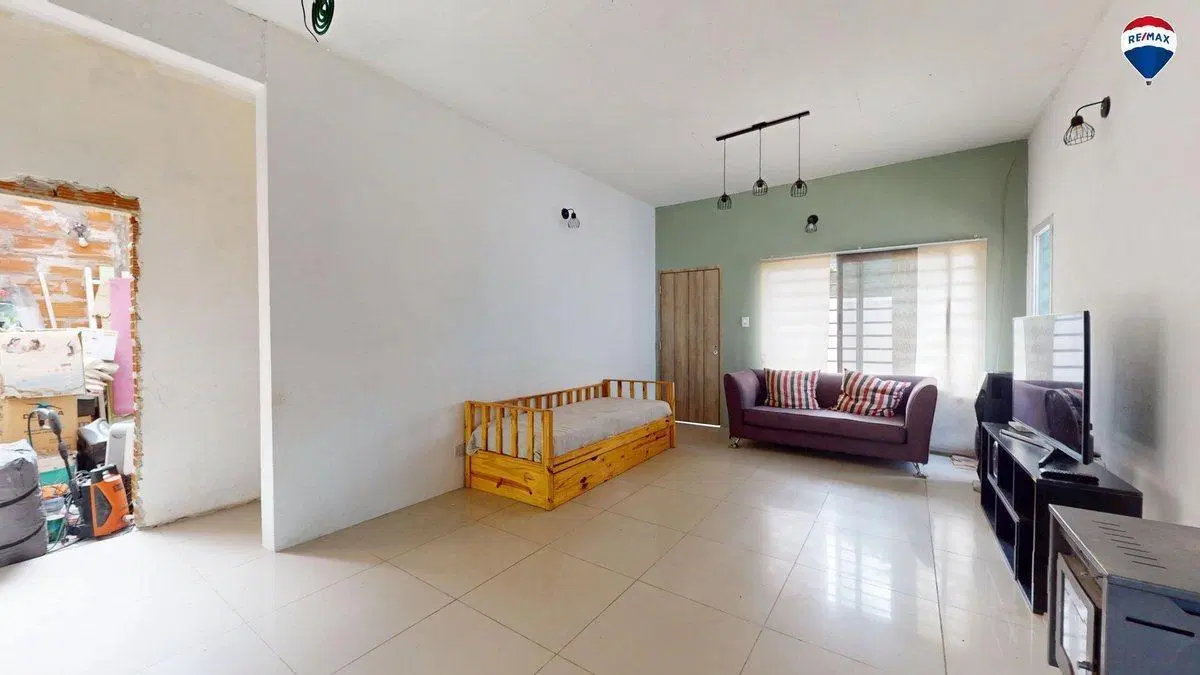 VENTA CASA 4 AMBIENTES CON PILETA MORENO 4