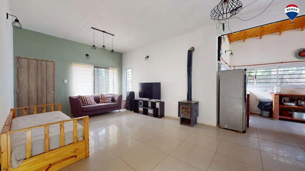 VENTA CASA 4 AMBIENTES CON PILETA MORENO 4