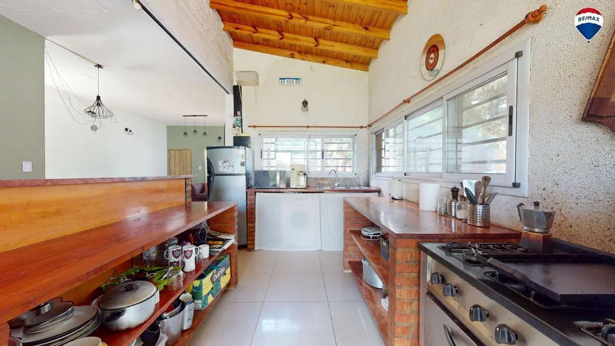 VENTA CASA 4 AMBIENTES CON PILETA MORENO 5