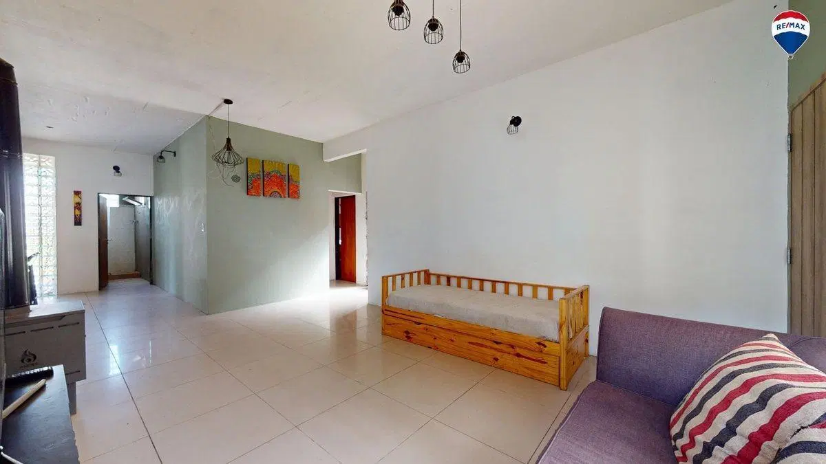 VENTA CASA 4 AMBIENTES CON PILETA MORENO 3