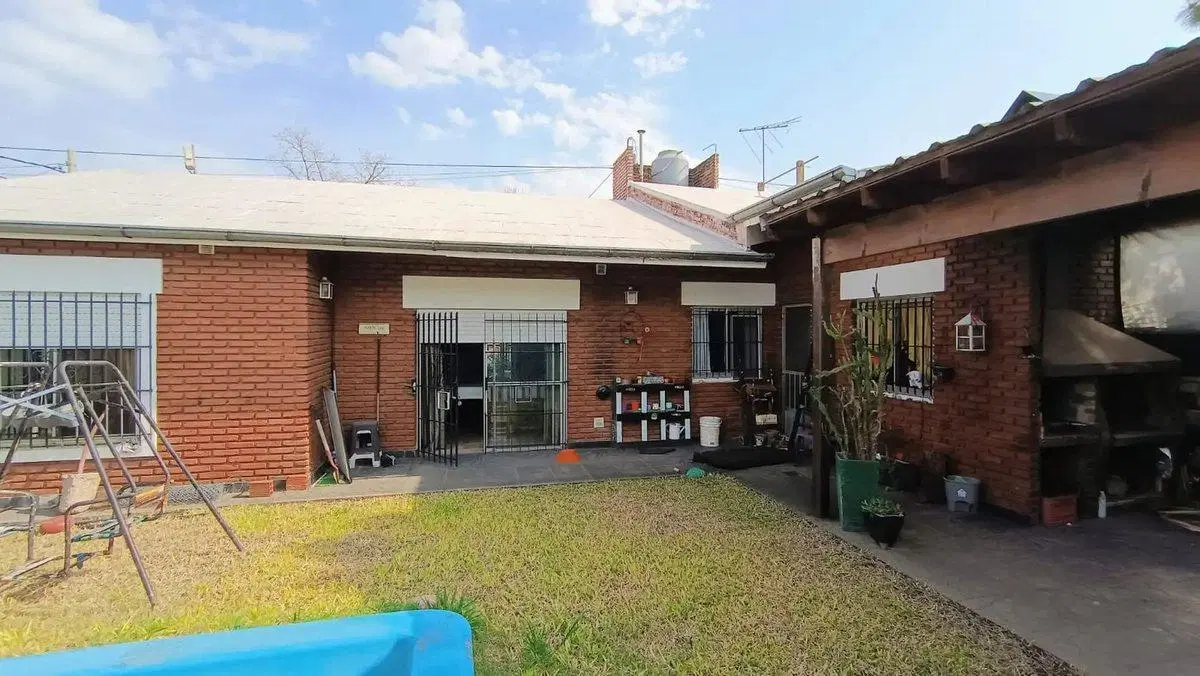 Venta casa V. Ballester 4amb jardín pileta-Credito 2