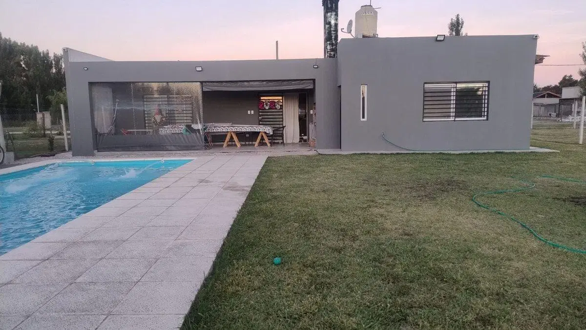 VENTA CASA 3 AMB C/PILETA SAN VICENTE - PERMUTA 2