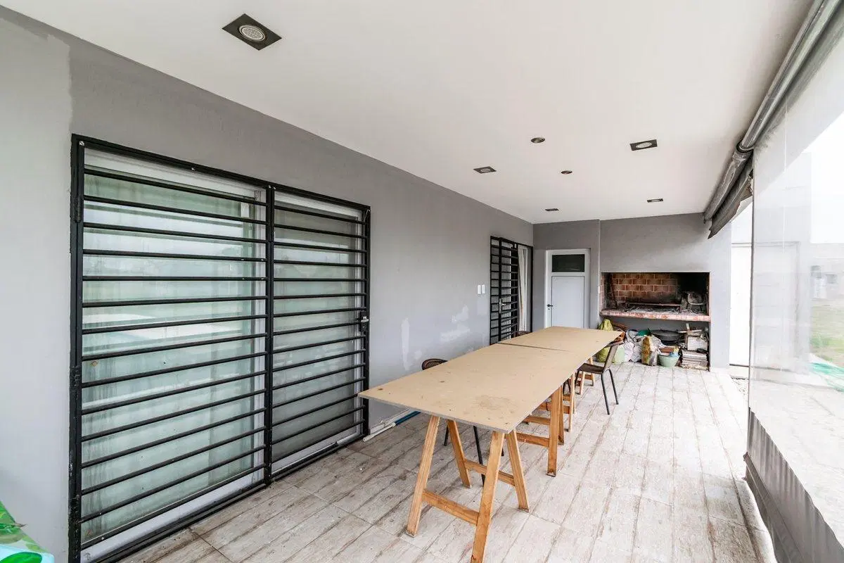 VENTA CASA 3 AMB C/PILETA SAN VICENTE - PERMUTA 5
