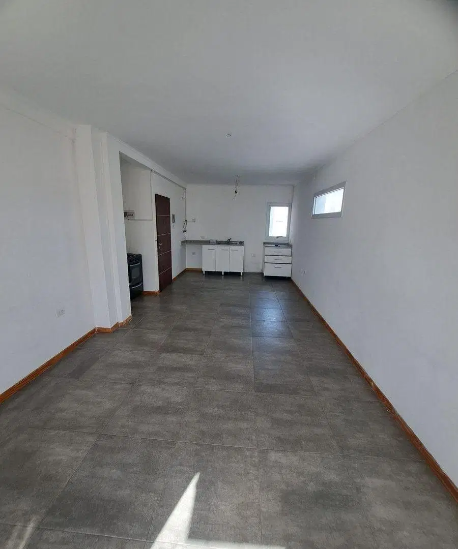 VENTA MONOAMBIENTE AL FRENTE 35M2 SAENZ PEÑA 5