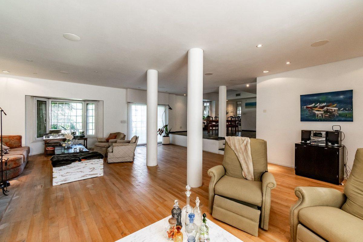 Venta Casa de 8 Ambientes en Martinez
