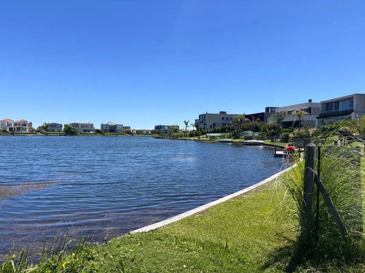 LOTE EN VENTA EN BARRIO CERRADO MUELLES ESCOBAR 2