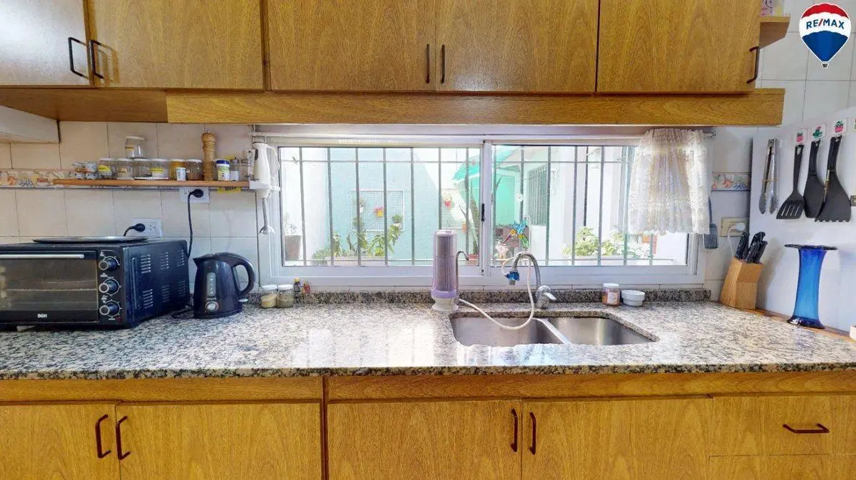 Venta casa 4 amb con patio y cochera Florida 5