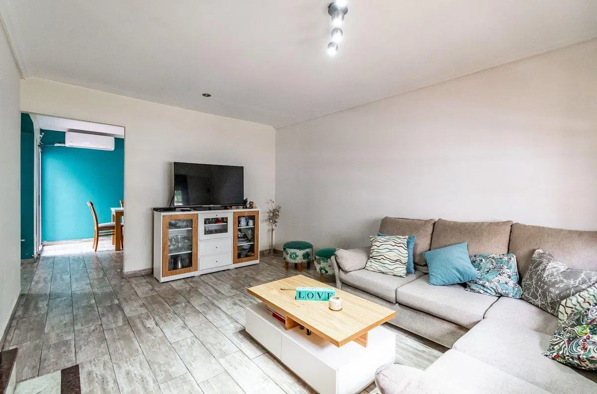VENTA CASA 6 AMB LINIERS C/GARAGE Y PATIO 4