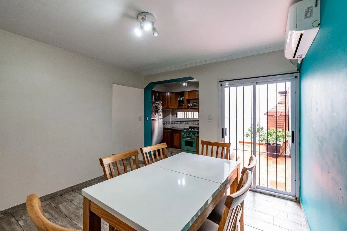 VENTA CASA 6 AMB LINIERS C/GARAGE Y PATIO 8