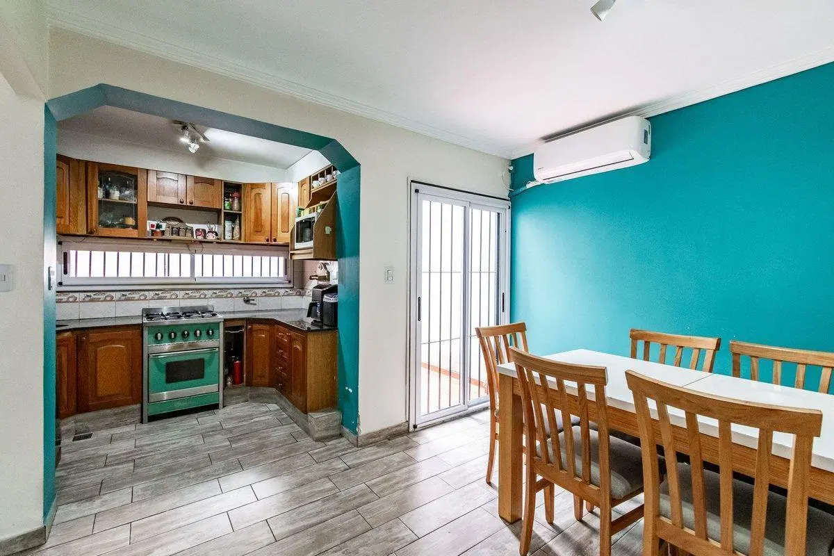VENTA CASA 6 AMB LINIERS C/GARAGE Y PATIO 2
