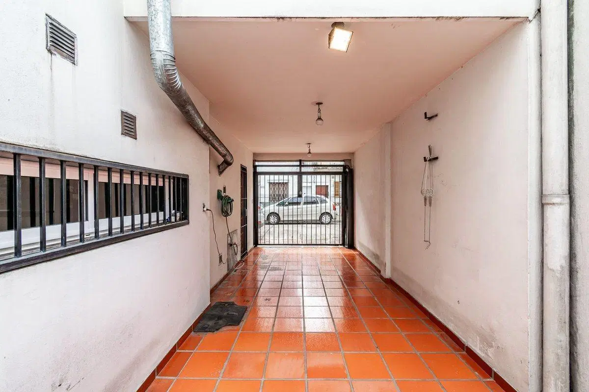 VENTA CASA 6 AMB LINIERS C/GARAGE Y PATIO 4
