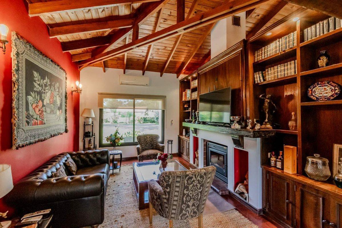 VENTA QUINTA SOBRE LOTE DE 16.000 M2 PILAR