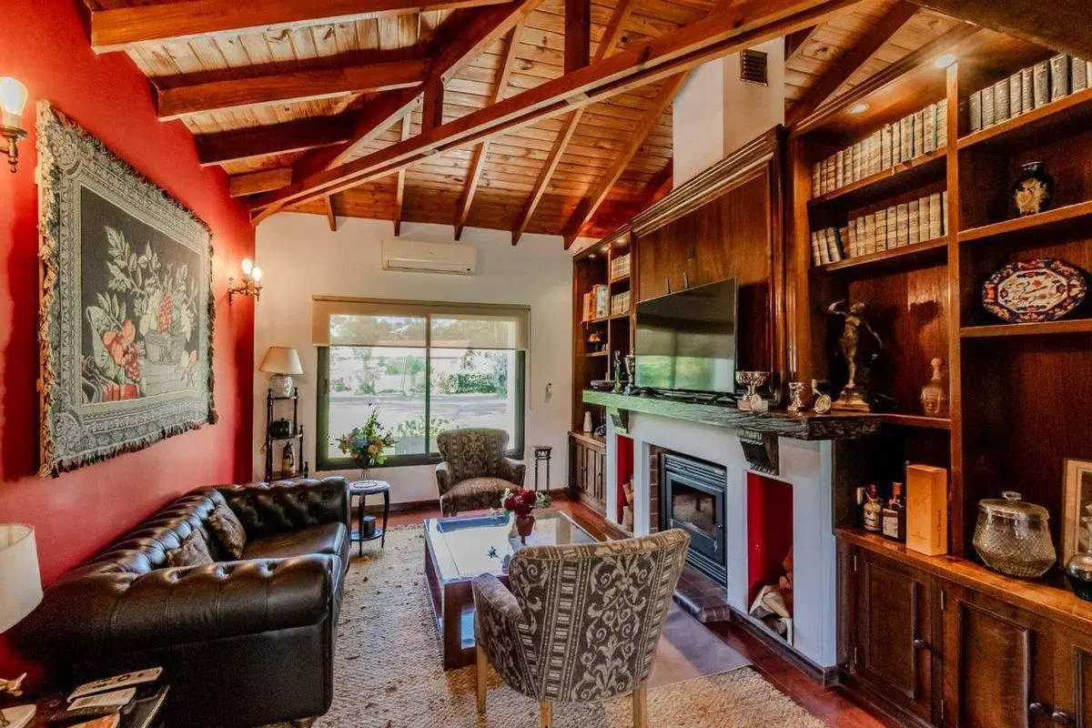 VENTA QUINTA SOBRE LOTE DE 16.000 M2 PILAR 3