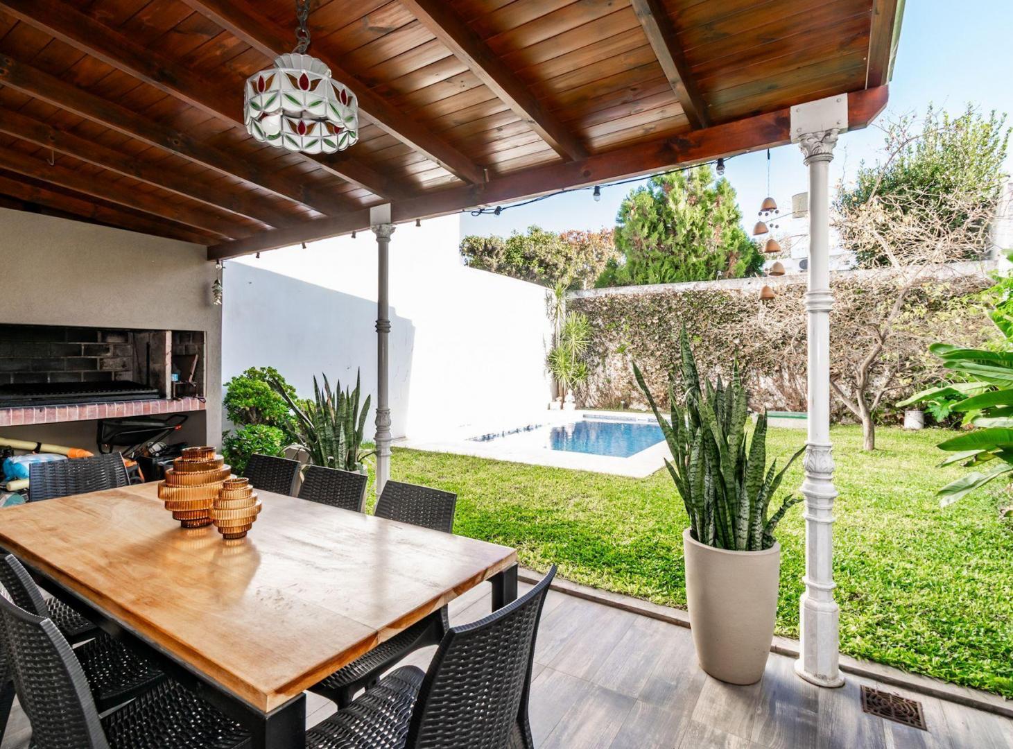 VENTA IMPECABLE CASA EN V. PUEYRREDON