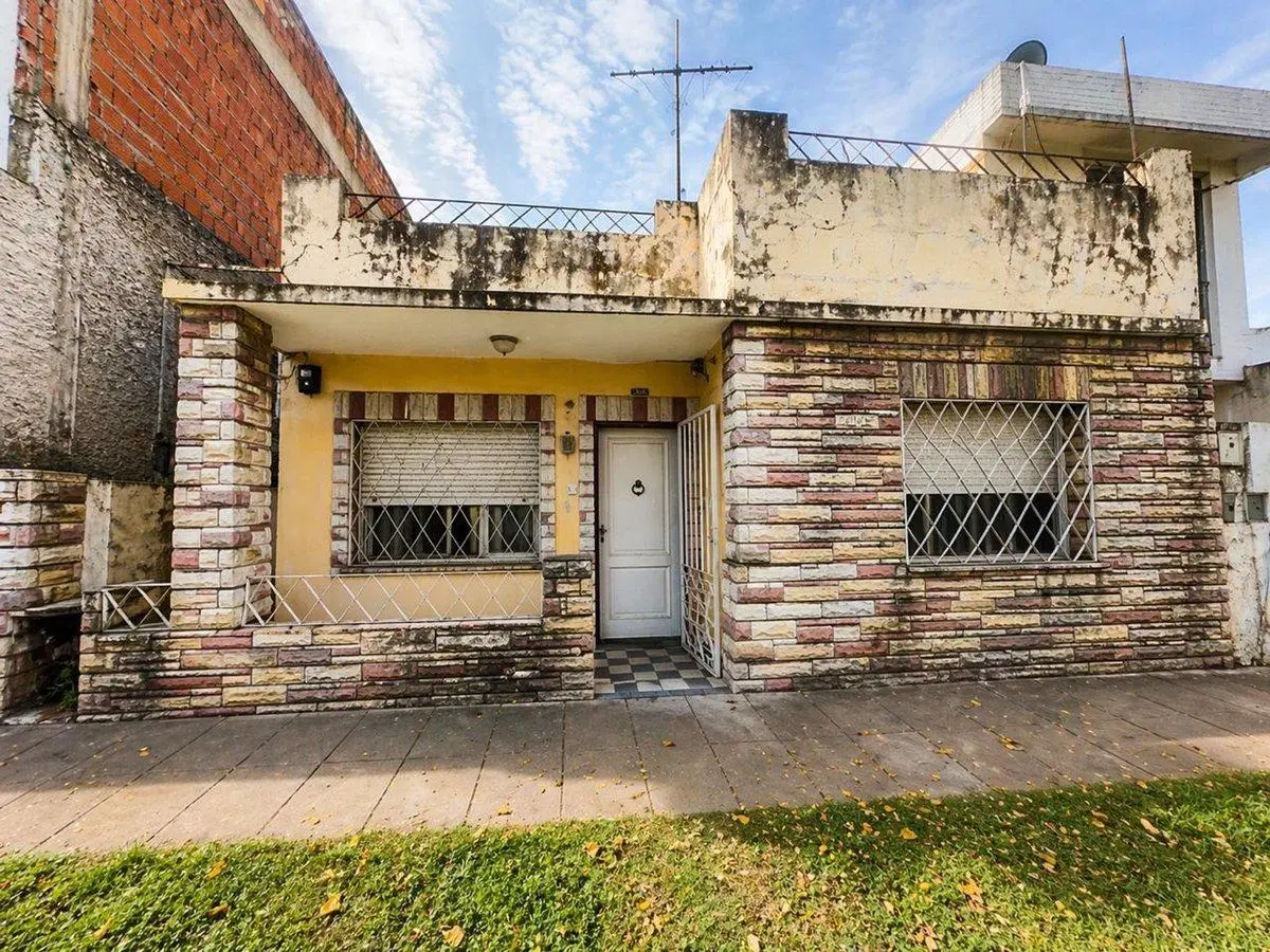 Vta casa 3 ambientes a refaccionar Coronado 5