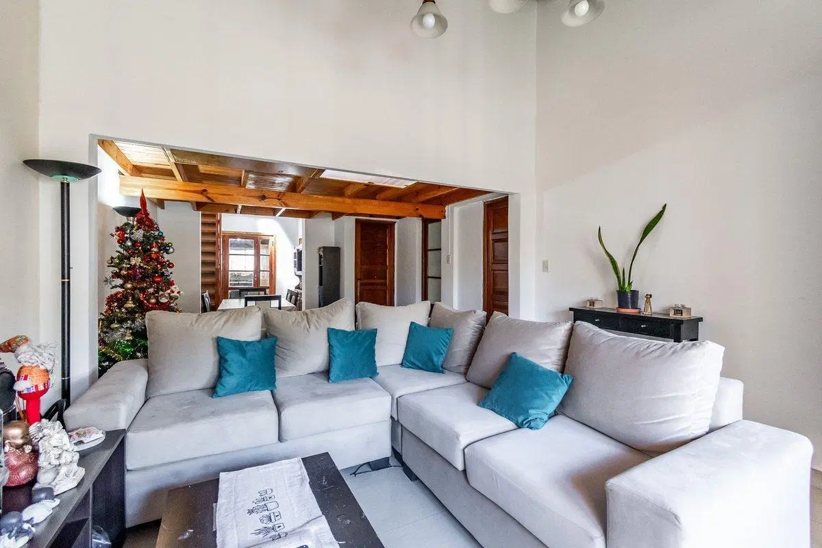Venta Casa 4 AMB, Patio, Pileta Santos Lugares 2