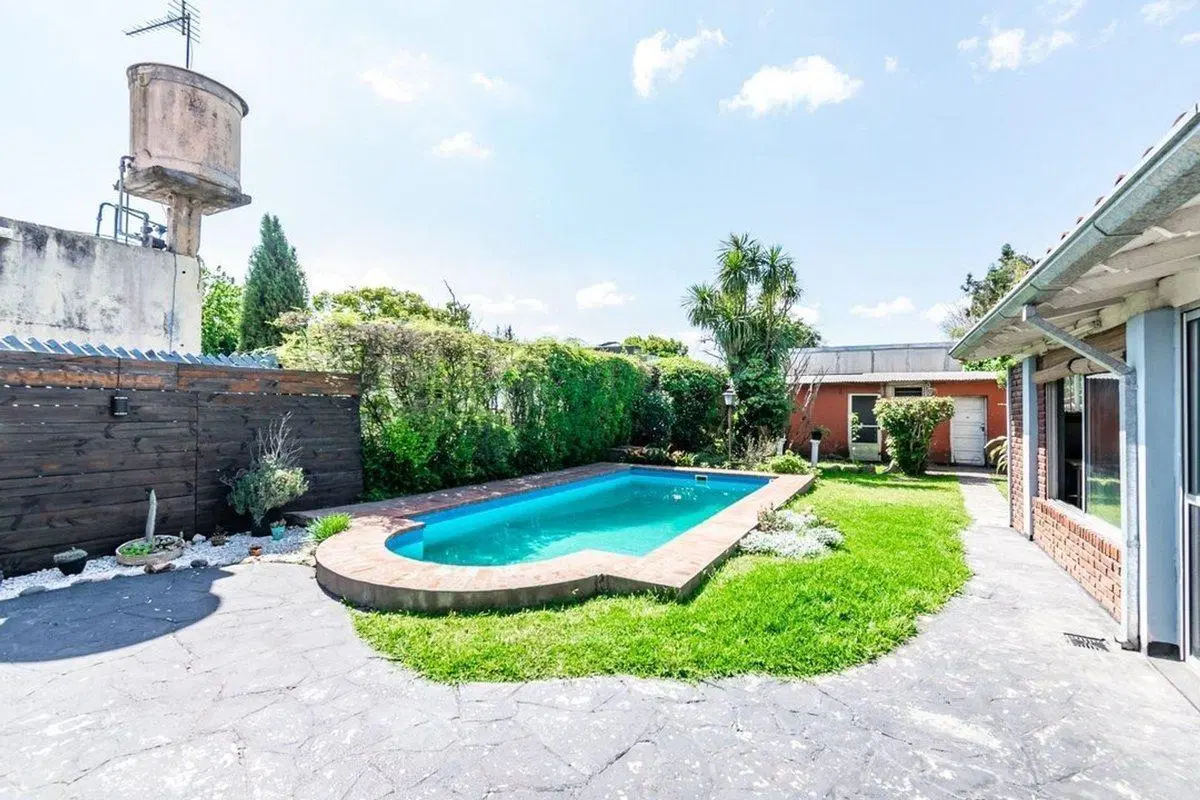 Venta Casa 4 AMB Cochera Pileta Hurlingham A.cred 3